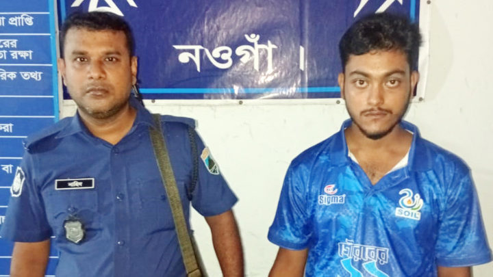 রাণীনগরে মাদক ব্যবসায়ী ইয়াবাসহ  যুবক গ্রেফতার